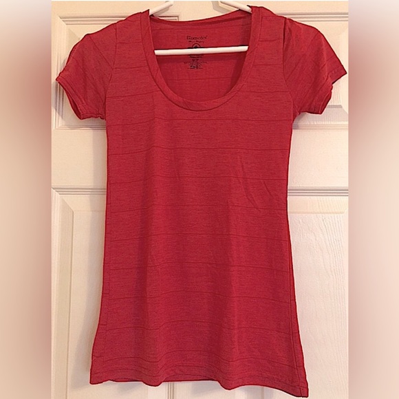 Bluenotes Tops - ❤️ Sheer Ultra Soft Red Fine Striped T-shirt